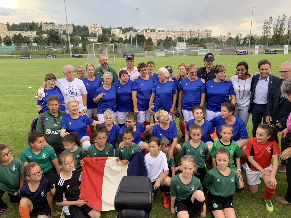 C’est parti pour France 🇫🇷 / Afrique du Sud des #SoccerGrannies aà Saint Étienne !!!
