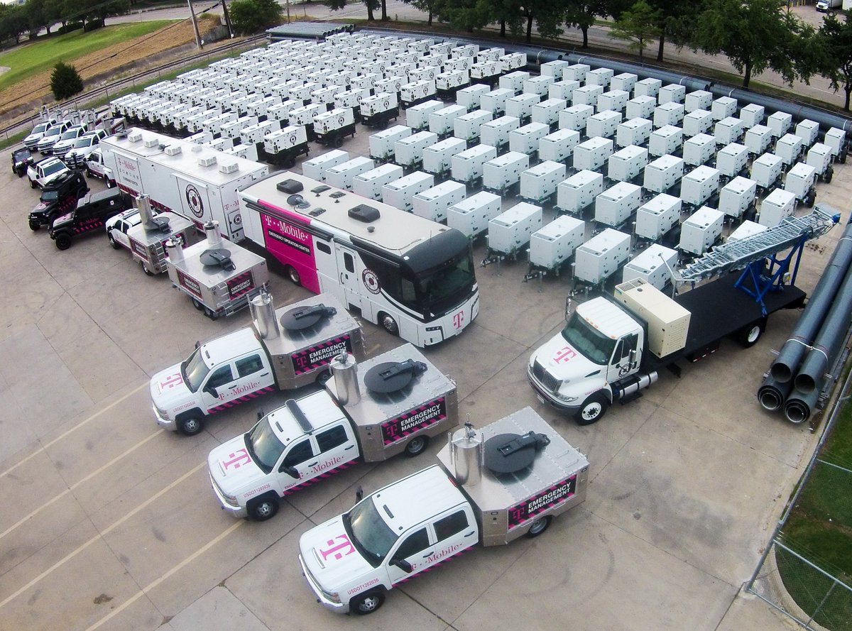 NevilleRay's tweet image. Here’s a sneak peek at our @TMobile direct response fleet in Dallas 🌧⚡️🔥🌬🌪When natural disaster strikes, our dedicated Emergency Response Team is there to restore network connectivity as quickly as possible.