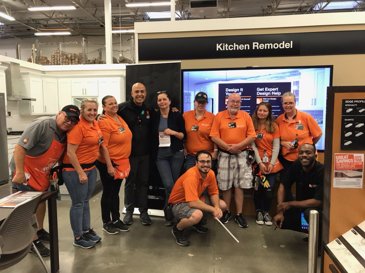 Ligia_SeesYou's tweet image. MET &amp;amp; openers starting the day off right... engaging &amp;amp; supporting each other. #OpeningMeeting #RewardingPerformance @denise_odion @NotoKara @mikeasm0660 @RyanDomingueHD @MannyHomeDepot @JoshuaRichcreek