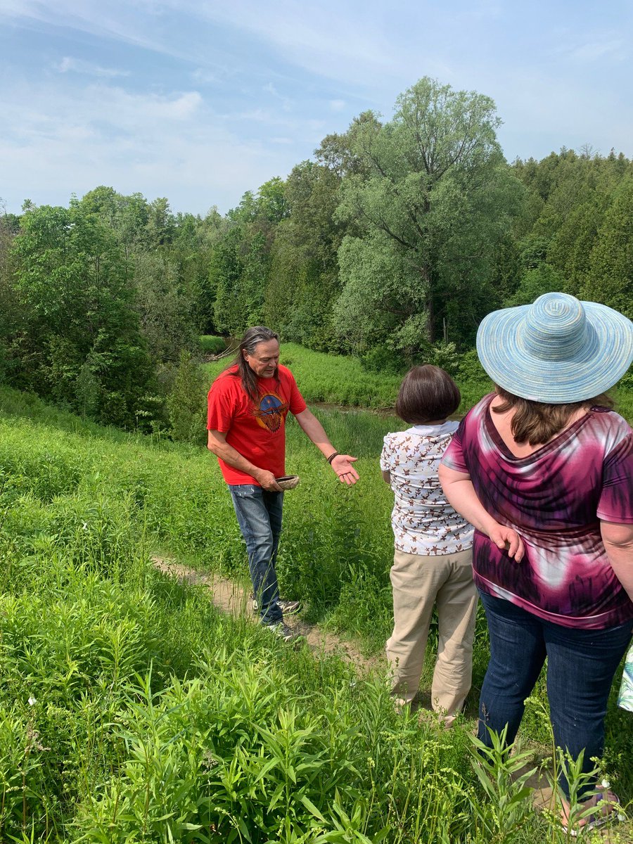 OT_Libraries's tweet photo. Today, @ontariotech_u hosted a Medicine Walk with Traditional Knowledge Keeper Rick Bourque. Quite a few of our Library staff joined in and learned a lot! Thanks to Rick for teaching about medicine that grew along the Oshawa Creek and their uses. https://t.co/Af7jBjjrY1