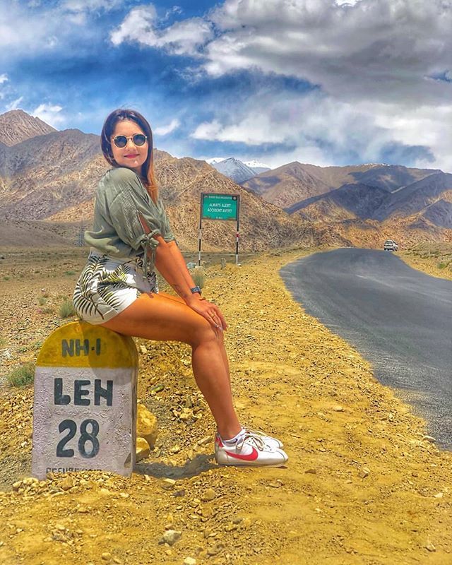 📷 : @ektatanna01 .
.
#campinginindia #travelrealindia #hillsofindia #highhillshimalayan #hippieinhills #himachalphotography #ladakhdiaries #lehladakh #nubravalley #ladakhtourism #uttarakhandheaven #hipcamp #tentrr #himachaldiaries #uttarakhandphotogr… bit.ly/2WSAUJB