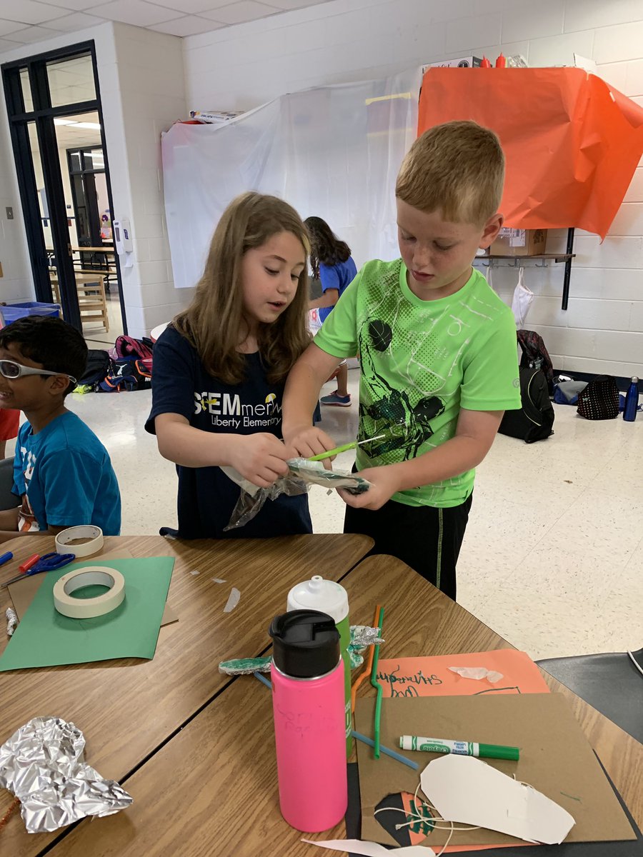 MsPeckham_LIB's tweet photo. We started our morning creating mars colonies in @BloxelsBuilder and designing helmets for astronauts! #STEMmerweek #LibEagles19 https://t.co/JCNRZ6pqY5