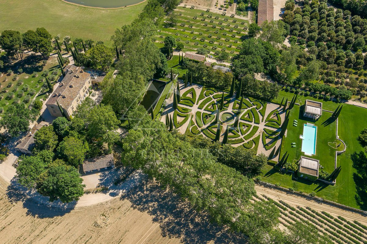 Michael_Zingraf's tweet photo. Unique domain to rent close to Aix-en Provence. This magnificent domain, which consists of several buildings, combines comfort and architectural respect and creates unforgettable stays MZIGO3094
https://t.co/j8CbBo83zn
@ChristiesHomes #Rental #AixenProvence https://t.co/vesXjeFDXp
