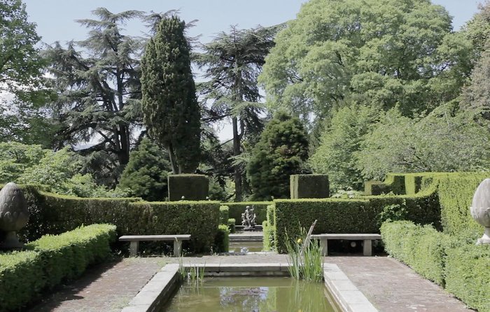NOWNESS's tweet photo. Surveying #RussellPage's Italian masterpiece in an episode of Great Gardens 🌳
https://t.co/SS0uPUgXxS https://t.co/aq7cs6eP6F
