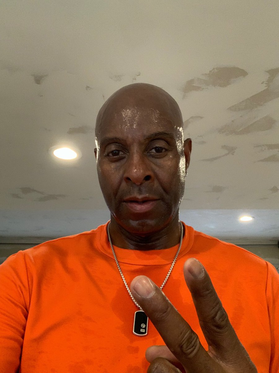 JerryRice's tweet photo. Busy morning already airport !!! Just worked out and going to golf!!! Bike 9 miles 30minutes Calories 320 #justdoitppl #Neverstop #Neverqui https://t.co/xlldn8sPSK