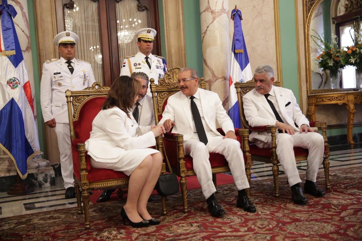 Sima Sami Balhous, embajadora del Reino Hachemita de Jordania, presenta #CartasCredenciales al presidente de la #RepúblicaDominicana, <a href="/DaniloMedina/">Danilo Medina</a>.