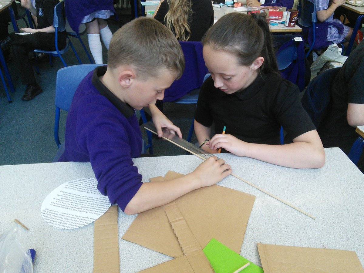 QuayYr5's tweet photo. Smiles all round in 5AC today as we started making our fairground rides. Fantastic to see the children working together to find solutions to problems #dtweek #handsonlearning #worktogether @QuayHead @QuayAcademy https://t.co/mp0nIc7gGM