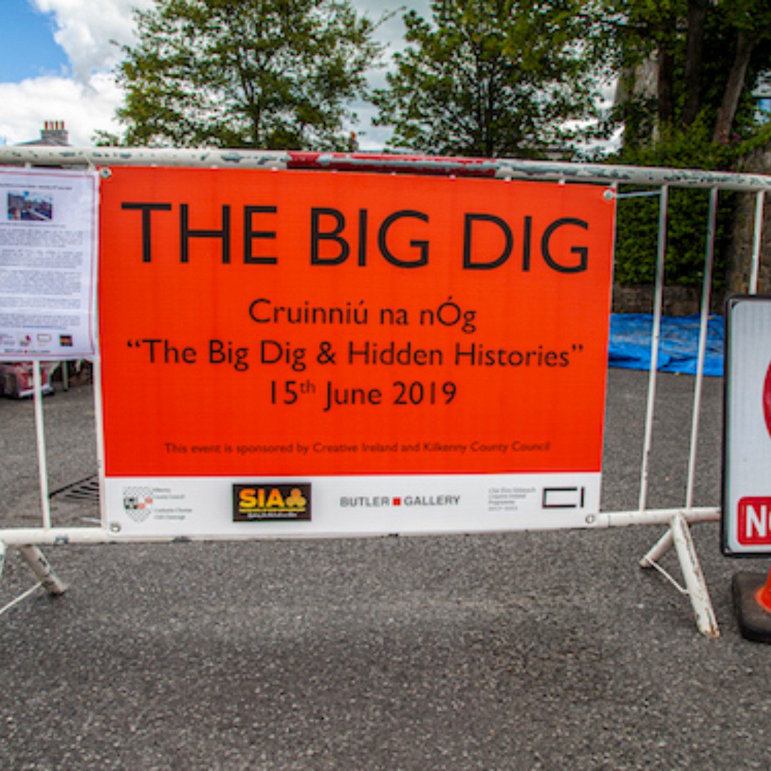 butlergallery's tweet image. We had a blast at #CruinniúnanÓg Hidden Histories Storytelling Workshops with #curiousstate and #KilkennyCountyCouncil in the Kilkenny #homeruleclub. Thanks to all who came and learned about the history of our fabulous Evan&apos;s Home site! Photography by John Loftus