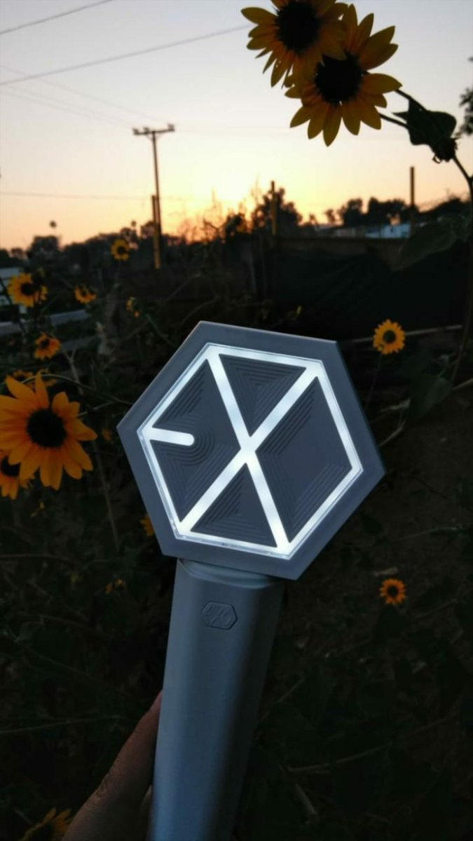 PChanyoel61's tweet photo. Hi EXO-L.
Kita berjuang bareng yaa.
Awalnya kita tidak saling mengenal bukan?
Tapi karena 9 pangeran kita,
Walaupun kita belum pernah bertemu,
Kita saling mensupport,
EXO-L.
Kita harus janji,
Apapun yang terjadi.
Kita akan tetap dukung,
EXO kita
Okaay?#EXOL_GROUP_HUG https://t.co/kCnOYNm9zp