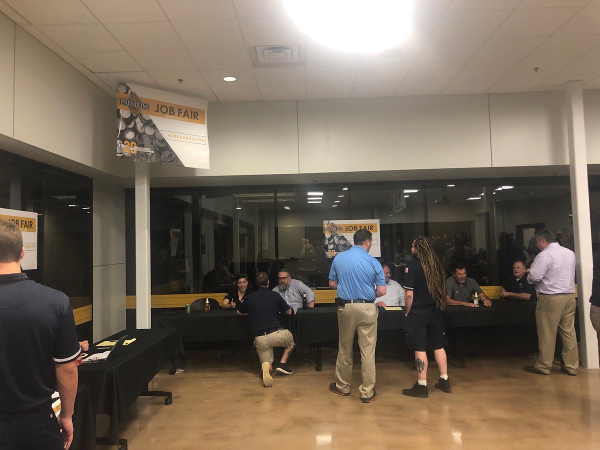 PremiumRVA's tweet photo. We had a great evening celebrating our amazing merchandising team and Merchandisers Appreciation Week! Most people don't realize that the beer they see on grocery store shelves is kept in stock by our team! It's a lot of work and we have the best in the biz! https://t.co/z45tgFtmz3
