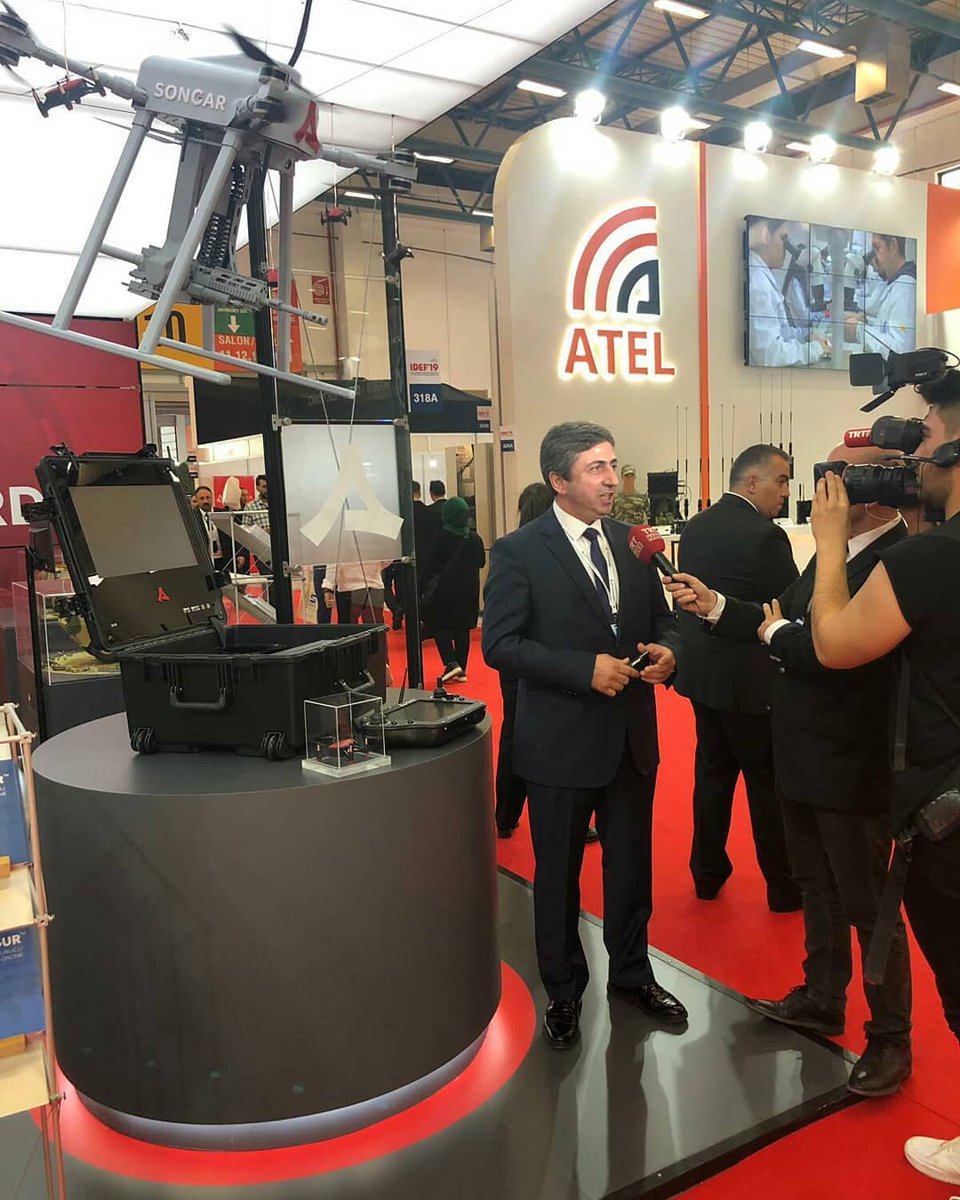 asisguard's tweet photo. ASISGUARD Genel Müdürü Ayhan Sunar, #IDEF19'da yerli ve yabancı basına #ASISGUARD teknolojileri ile ilgili merak edilenleri anlattı.
#ASIS #SONGAR #SALGUR #savunma #sanayi #industry #defence #defenceindustry #savunmasanayii #teknoloji #technology #expo #defenceexpo https://t.co/xmzsMCMEGe