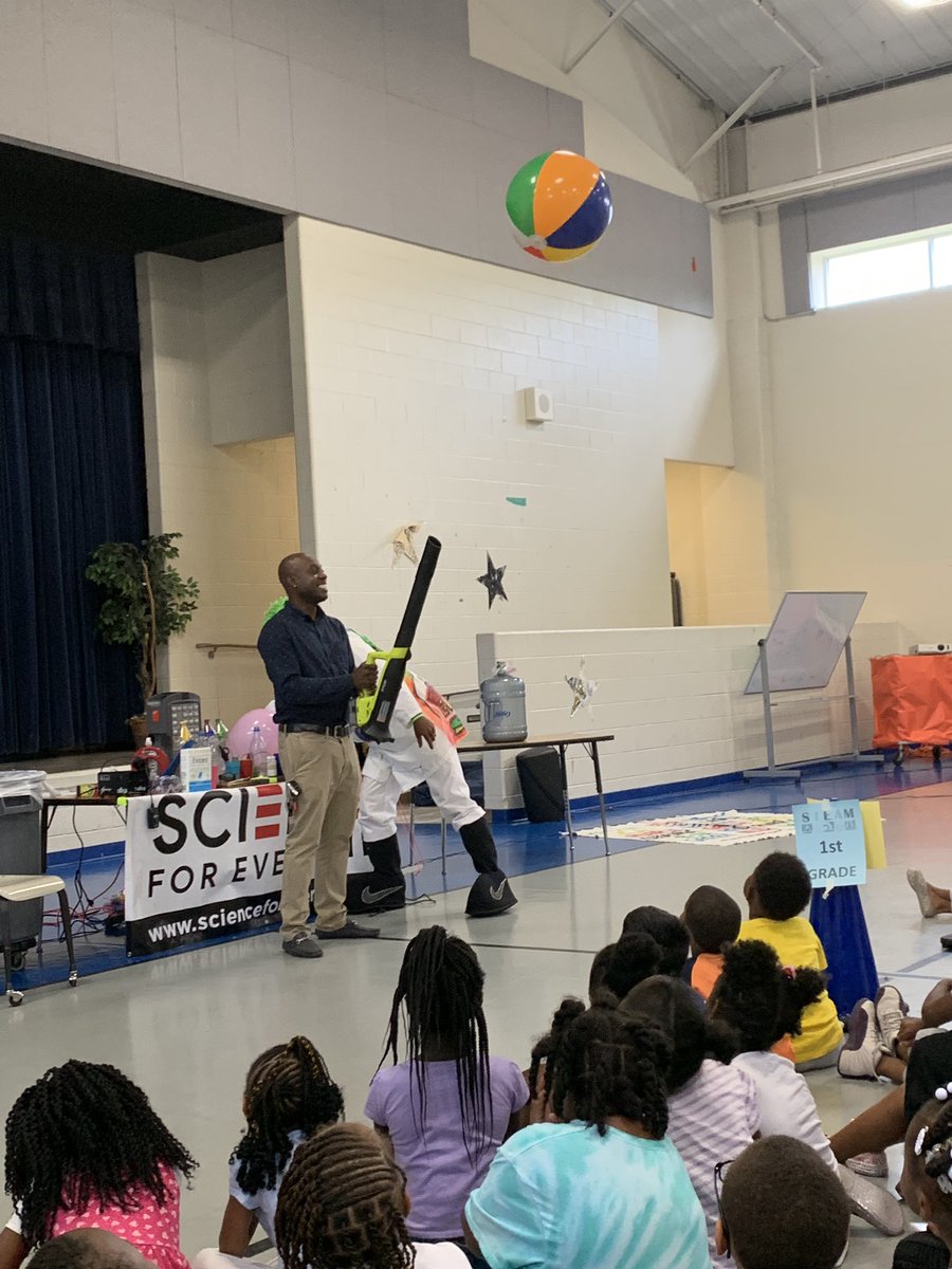 CSmith_Educator's tweet photo. #PowerupAPS students are Experimenting with #ScienceForEvery1 !!! Today was #aMAYSing #aMAYSingAdventure @KMilesAPS @mitchells2 @apsupdate https://t.co/LEQLBSHC3J
