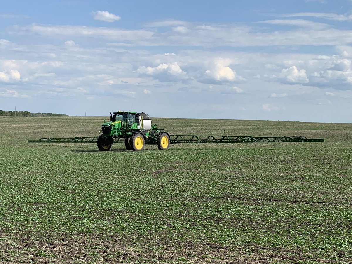 Kynoch86's tweet image. Another beautiful day for a John Deere sprayer demo. #R4044 @ennsbros @JohnDeere #ExactApply