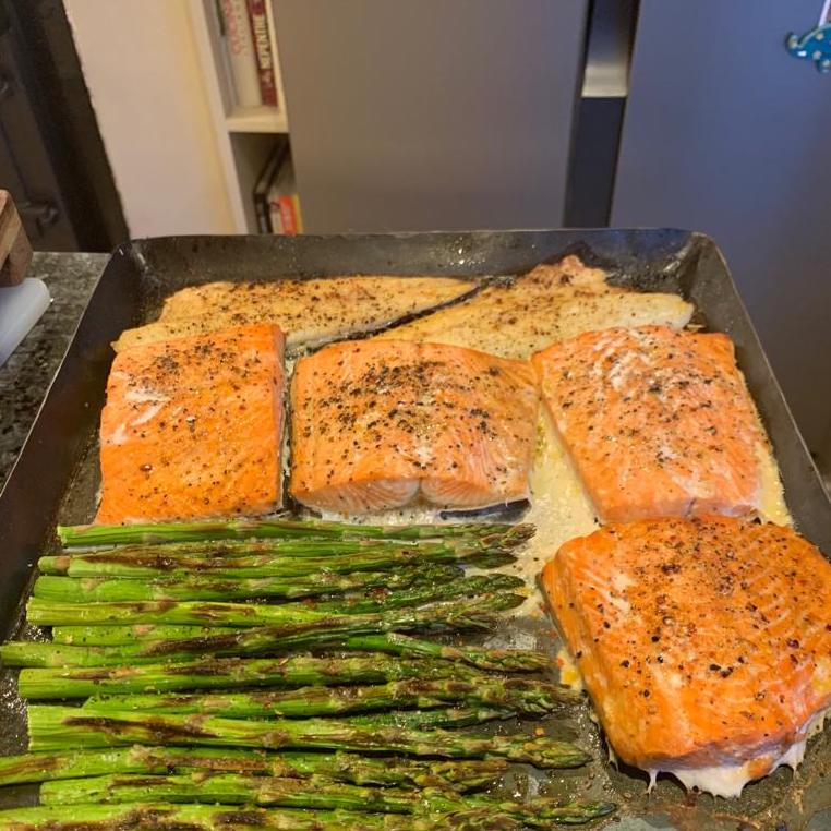 HelloDelivita's tweet photo. You can’t beat real homemade, wood-fired flavours. So we’ll be breaking out the DeliVita tonight to celebrate #CountryCookingMonth. We’re thinking this tasty salmon and asparagus - what will you be cooking?
#foodie #salmon #seafood #recipes https://t.co/8LnKry545p