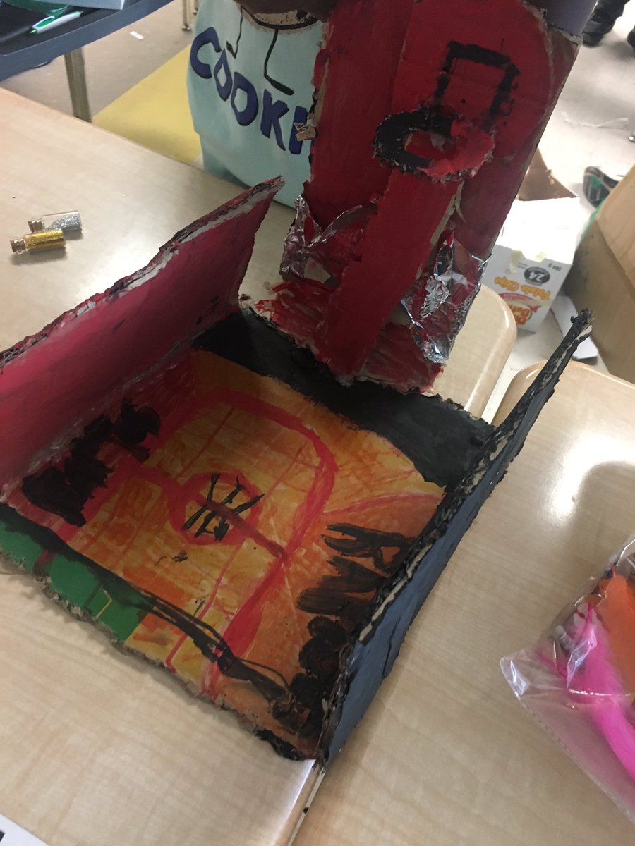 MrsLLeung's tweet photo. We are having so much fun at the Grade 3 probability fair! https://t.co/8NSHDglROh