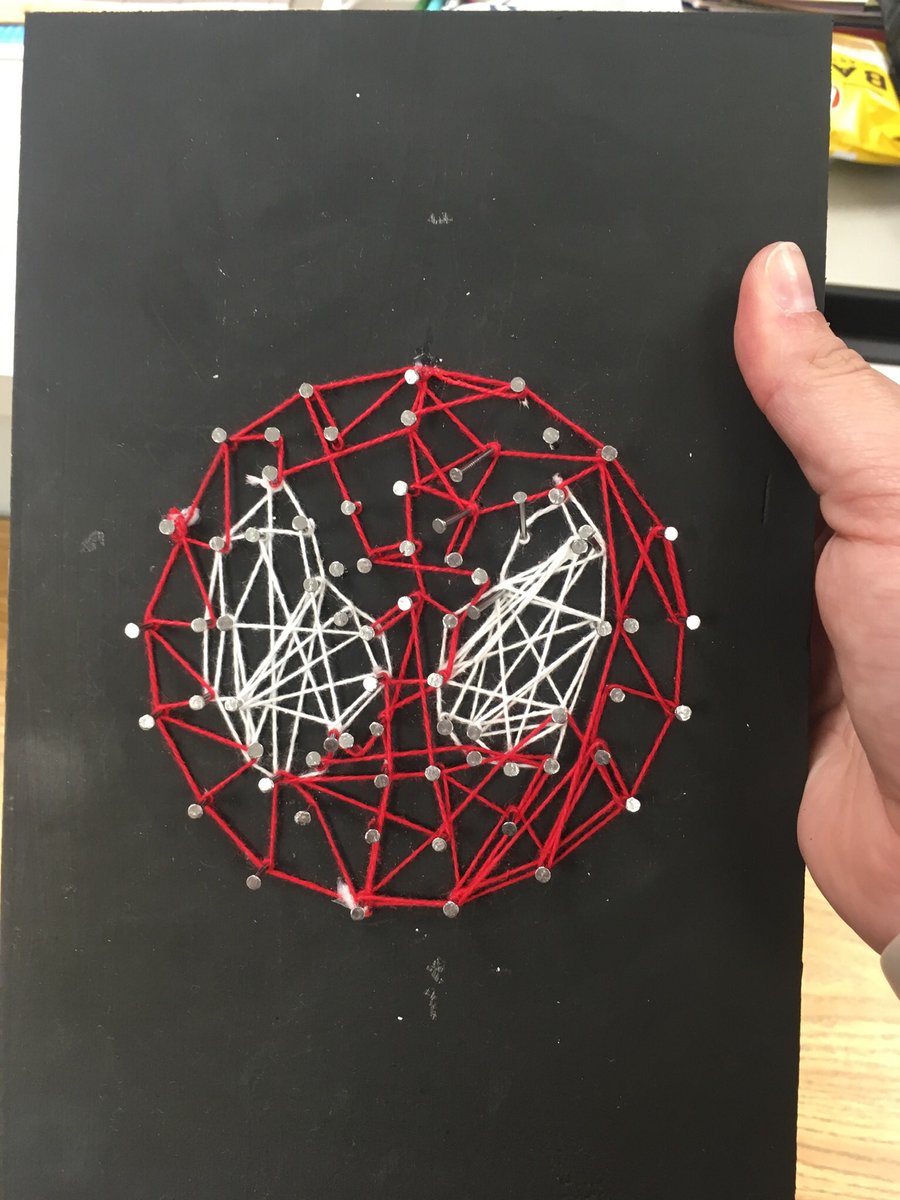 MsSeefeldt's tweet photo. String Art! #summerschool https://t.co/cti0T2cEGJ
