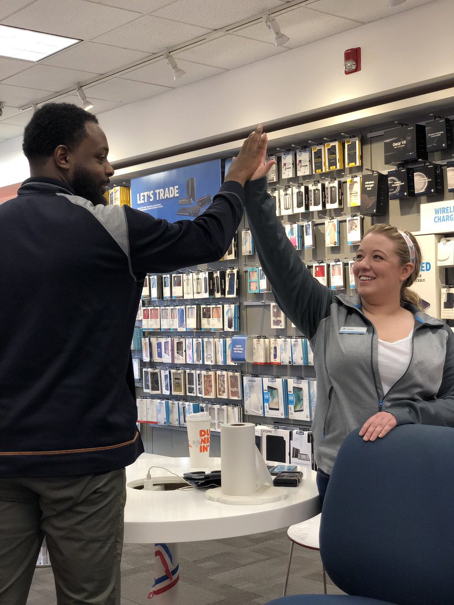 CompetitiveKev's tweet image. #SpiritWeek #HighFiveDay #funATTwork #LifeAtATT #OHPAcalypse @ShanaMM949 with a TV this morning! @ATTKelvinF @gilbyfc