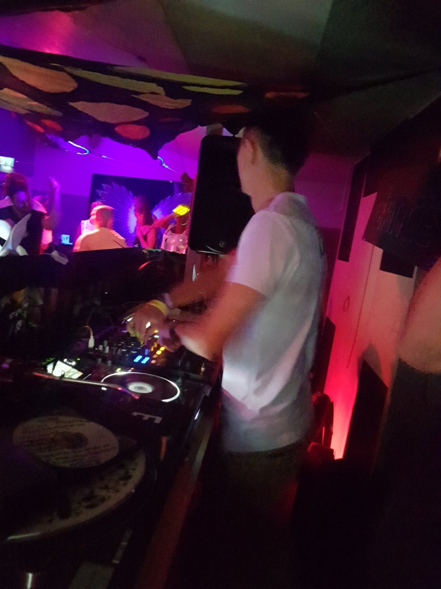 JAMIEBAGGOTTS's tweet photo. Last Saturday's gig down London for  @dancelovehub birthday with  @DanielLesden @AdamThomasMusic 
Was so so good !. https://t.co/oJcFCCdVDQ