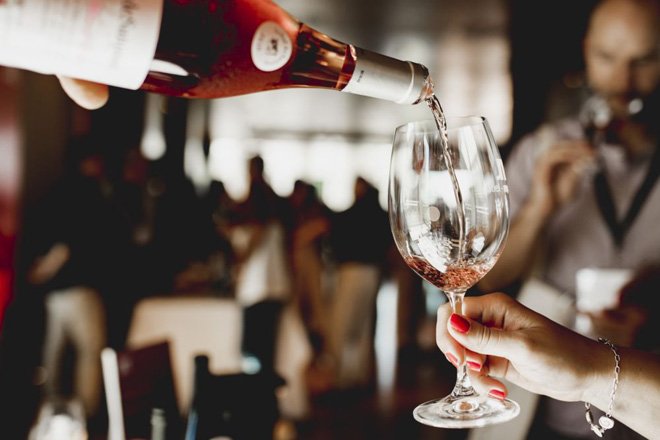 stylusvinum's tweet photo. #PlacerBobal reúne a los amantes del vino en la cita anual de la @DOUtielRequena 🍷🍷
👉https://t.co/v3v5PHGT7y https://t.co/8oqpjrwJUc