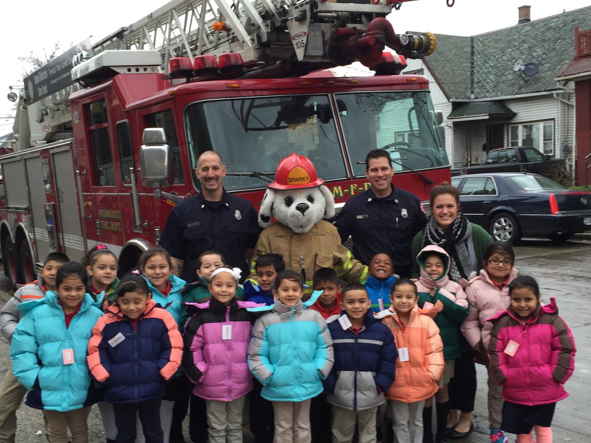 MilwaukeeMPS's tweet photo. Fill the boot and help @MilFireDept  buy winter coats for MPS students. #OperationWarm #WarmUpWinter #MPSProud https://t.co/niegvf7dRw https://t.co/xECUN0E7tg