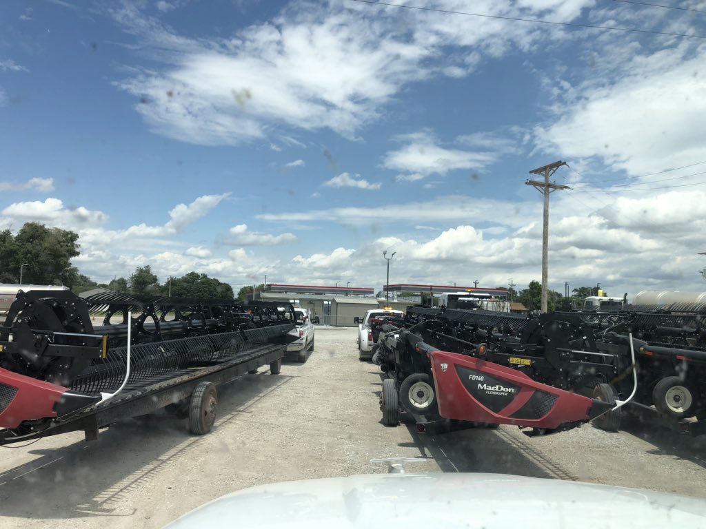 Porter5Farms's tweet photo. On the move to KS.... Road Construction south of Anthony #MacDonCustomHarvest
#NACustomHarvesters https://t.co/bYPl2PBeyO
