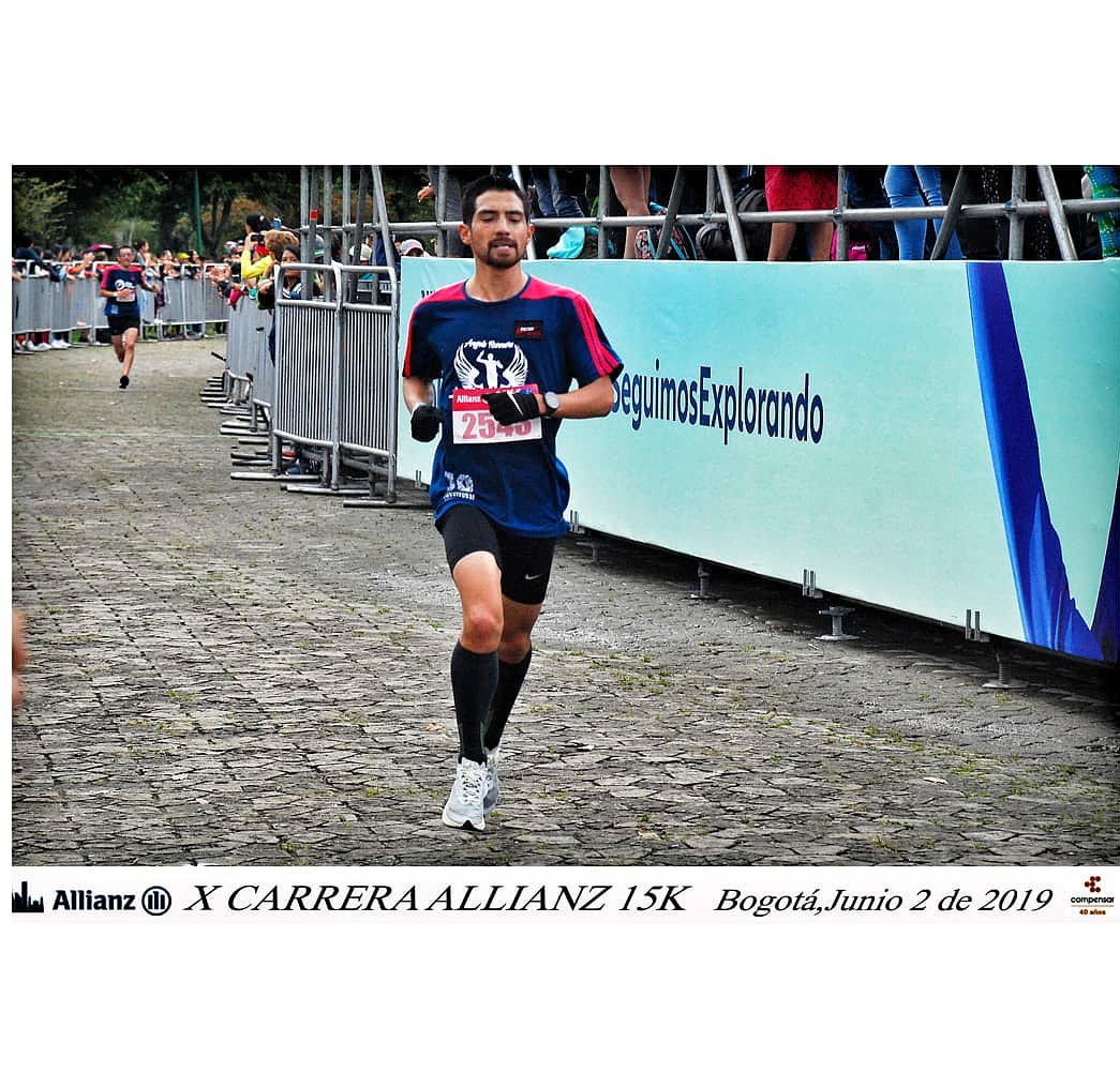 YesidRun18's tweet photo. Estoy a miles de kilómetros de rendirme; y cuando lo haga sabré que lo entregué absolutamente todo.
📷: Gustavo Velosa (Revista Maratón).
#Tb #Allianz15K #2019 #TeamNike #AngelsRunners #NikeRunning #WeRunBogota #NRCBog #Run #ZoomFlySP #SeguimosExplorando #CorreMasGanaMas https://t.co/YOZtcv0Xfm
