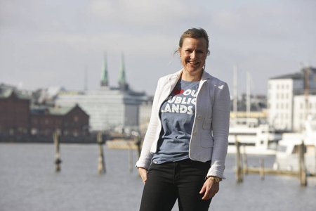 helsinkibiz's tweet photo. #HSL:n Reittioppaassa tänä kesänä 26 saarikohteen vesiliikenne! ⛴️ @Minttupe: "#Helsinki kampanjoi yhdessä @visitespoo'n ja HSL:n kanssa, sillä merelle pääsy ja meri on meille kaikille yhteinen." #merihelsinki #merikuuluukaikille #HSLmerellä https://t.co/4U7mXyhIWi https://t.co/m5UHNTNnfN