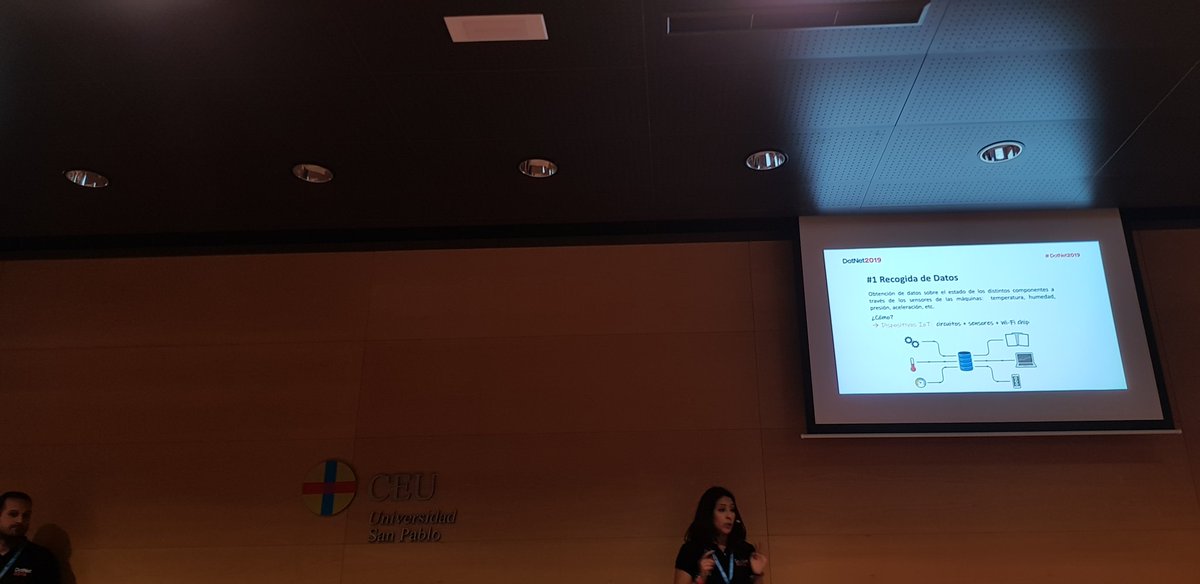 Javier_Munnoz's tweet image. @danysolism y @mrcabellom nos enseñan como se puede predecir el fallo de motores de avión con #IoT y #LongShortTermMemory #DeepLearning