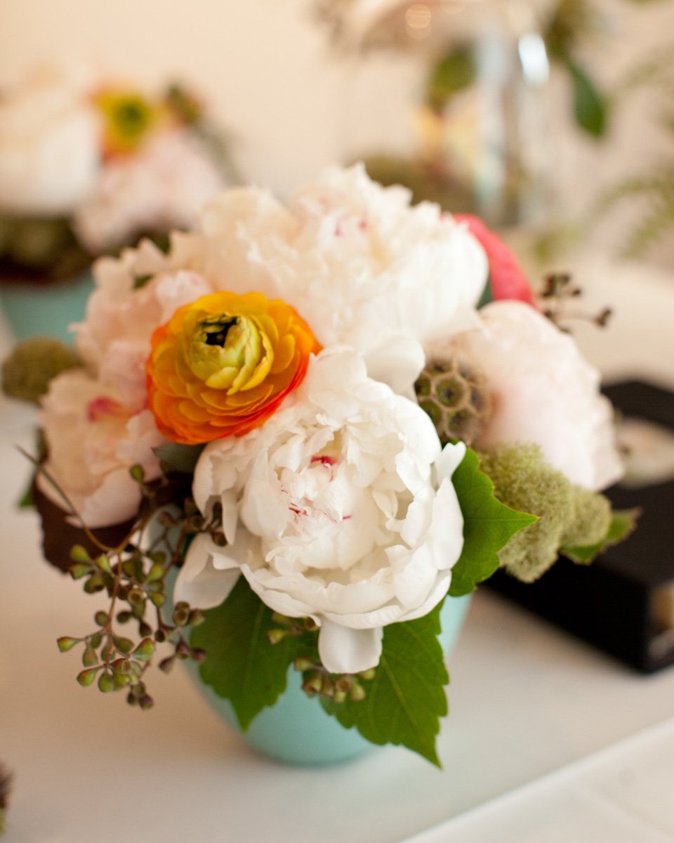 🌸🌼To compliment our catering, Chowgirls offers floral design from our in-house stylist Meg. Let us be your one-stop shop for all your event needs. 🌻🌺 

#wedding #floral #flowers #weddingflowers #mplswedding #minneapoliswedding 
📸: erin johnson photography