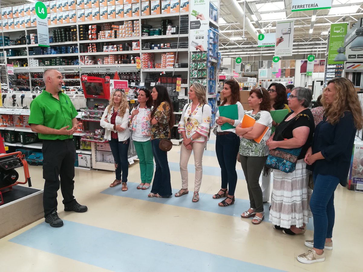 ArranqueRoteno's tweet photo. Claves del #éxito de @leroymerlin_es: un modelo basado en el #empoderamiento, la autonomía e iniciativa, el respeto por las #personas y la #ética. 👩‍🔧👩‍🏭🛠️🧰#LeroyMerlin
@LeroyMerlinCorp @Lanzaderas_EES @FundacionSMLRPH  @fundacionTef https://t.co/wCHHAPFtqo