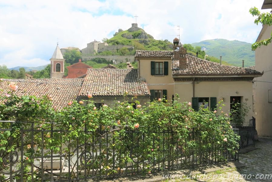 Daiche_partiamo's tweet photo. Cosa vedere a Pennabilli, Borgo di cultura della Valmarecchia?
https://t.co/utgIscI0b0
#collaborazione @IATPennabilli @ToninoGuerraCZ @VoceDelVerboPar @AipLive https://t.co/wD2fqm9Z4I