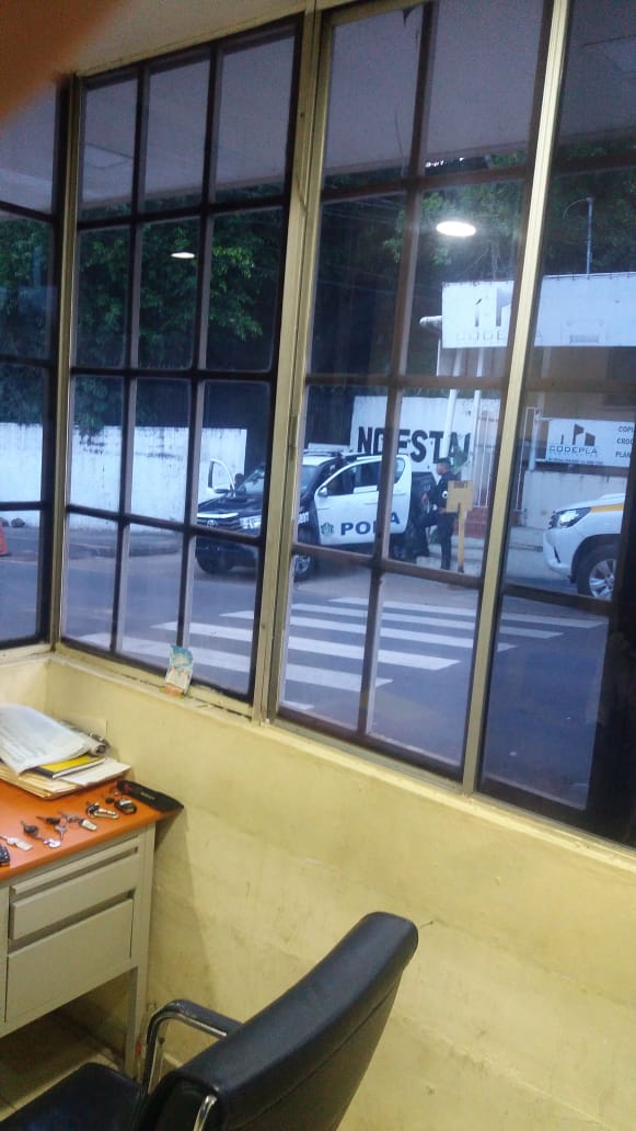 Policía de Arraiján Actúa para normalizar el funcionamiento del Municipio después que comprobaron que fueron engañados por la presidente del concejo y su secretaria para que el Sr. Pedro Sánchez entrara.