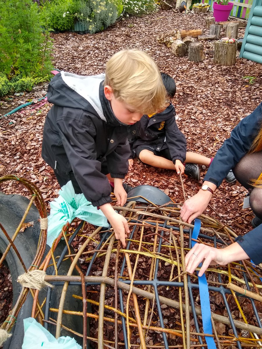 FPSStewartHouse's tweet photo. Year 1 have been helping Lloyd Warbey weave a 'bugmobile' for the Eco-garden @CraftShopWS @lloydwarbey #creativecurriculum https://t.co/dFxh5RtljF