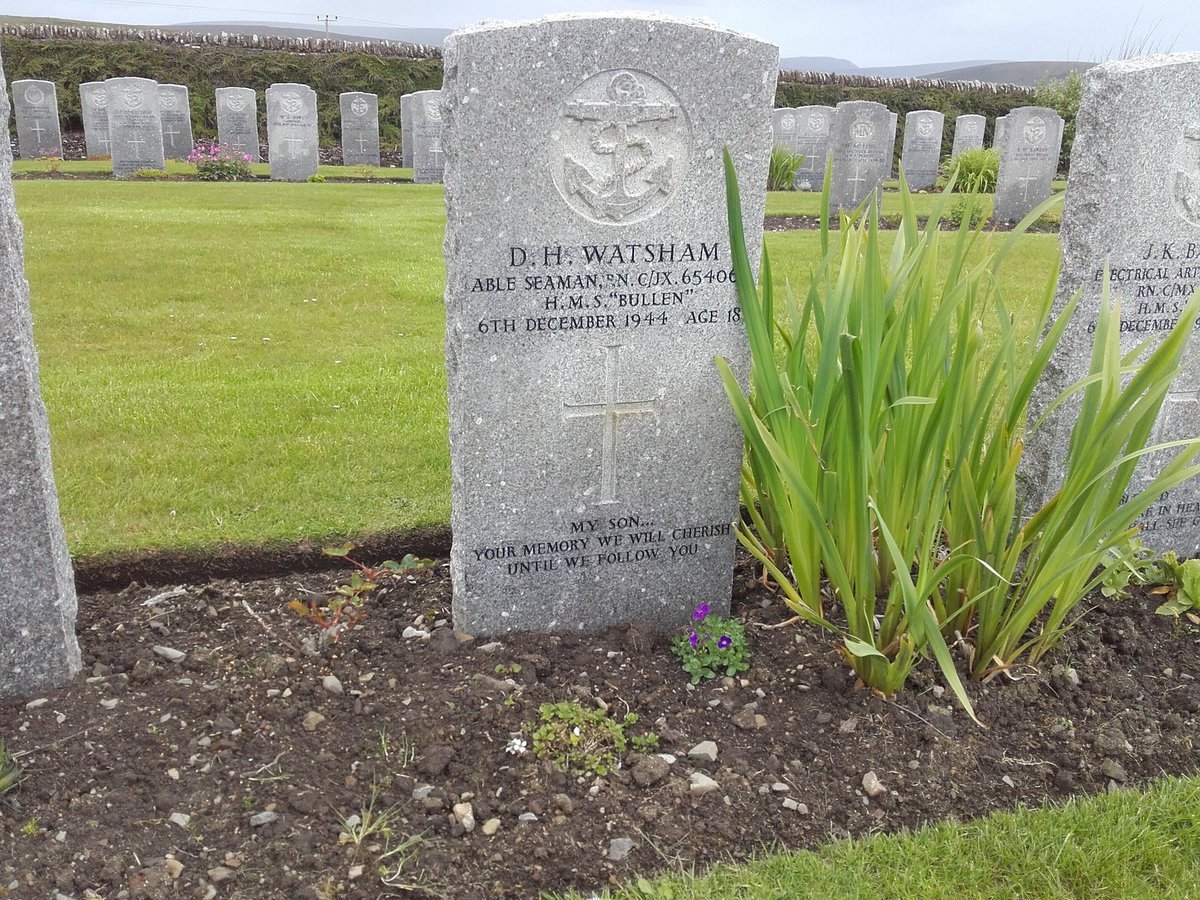 IainGAnderson's tweet photo. One of the many graves that @CWGC team in Scotland look after @robwatsham https://t.co/GtuyZJ8SGq