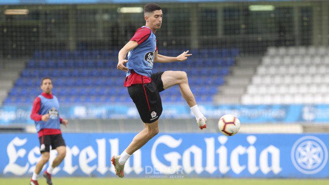 RCDeportivo's tweet photo. Martí cita a toda su plantilla, incluido el fabrilista Álex Cobo, mañana a las 12:00 en ABANCA-RIAZOR https://t.co/4vDWtHQCDn https://t.co/SFtPWiovIg