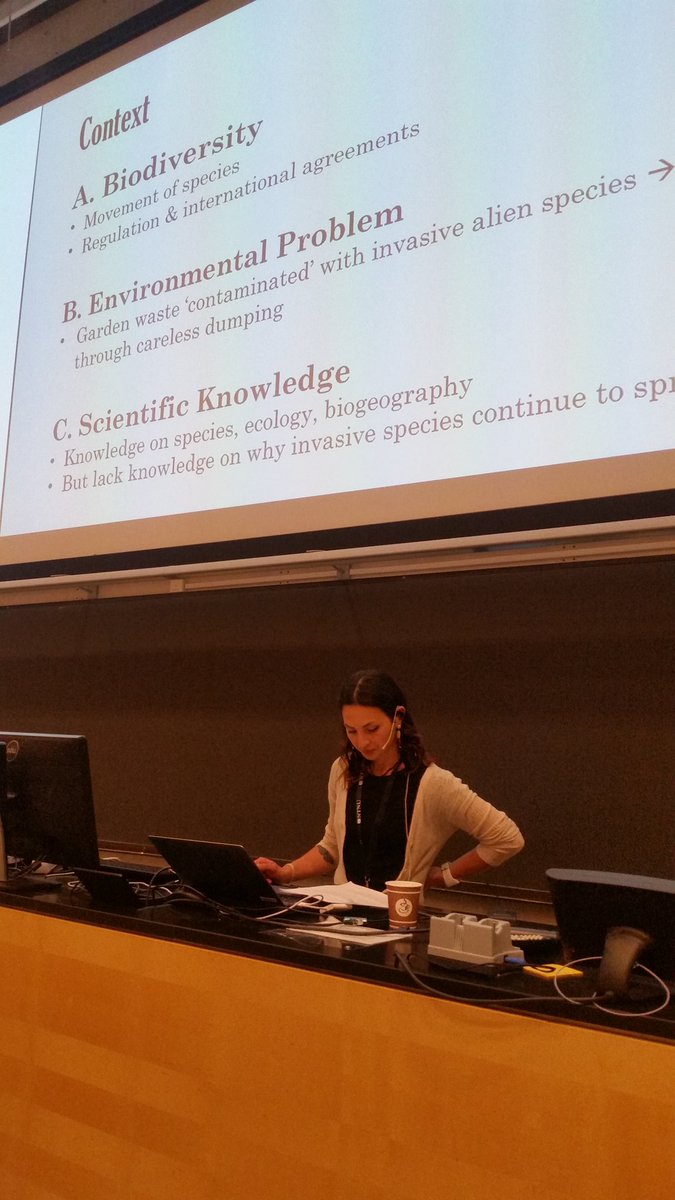 DrJennyA's tweet photo. Garden waste and the mundane aspects of garden waste. Green waste dumping as a politics of invasive species Francesca Bajada at #ngm2019 https://t.co/Yt2WuJrxcp