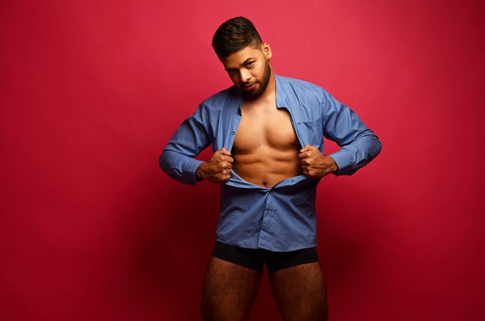 online this morning guys!!  Come join me online now at https://t.co/0myoE2h2Bl     #hairy #colombian