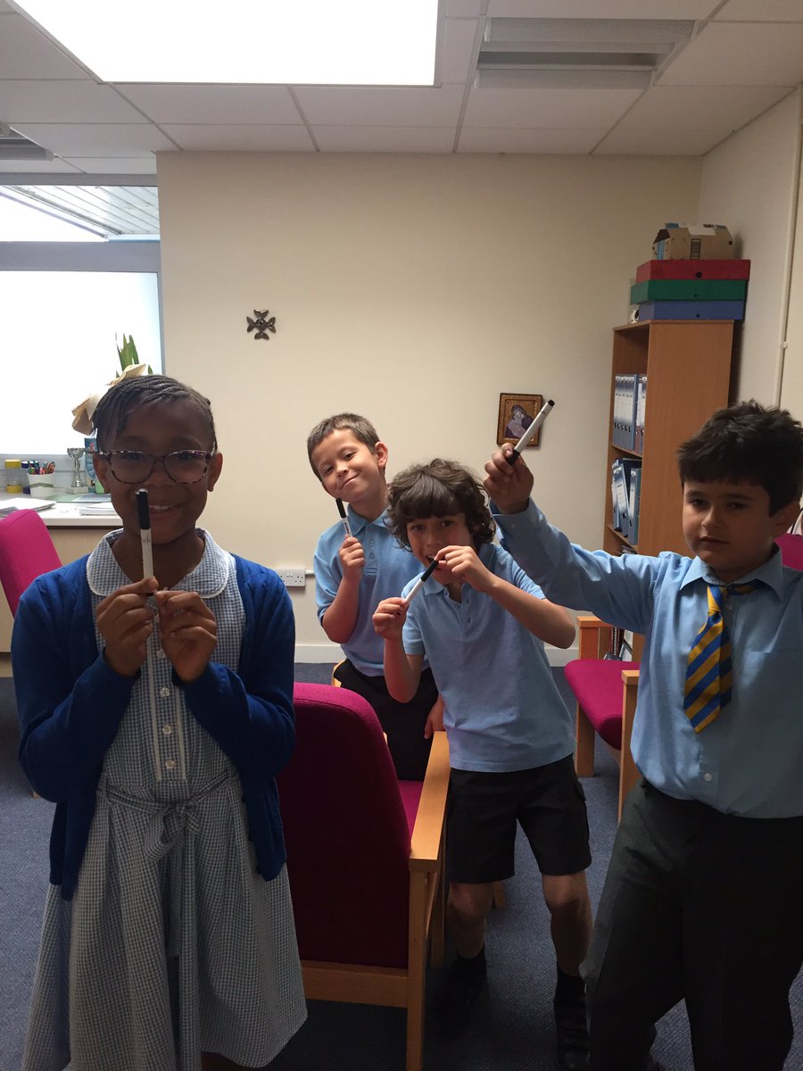 StGeorgeClass's tweet photo. These children worked very hard to practise their handwriting. Today they were awarded with their pen license! Well done 🖊 @StAnnesCPS @StGeorgeClass #WritingStAnnesE1 https://t.co/rayY7BPePn