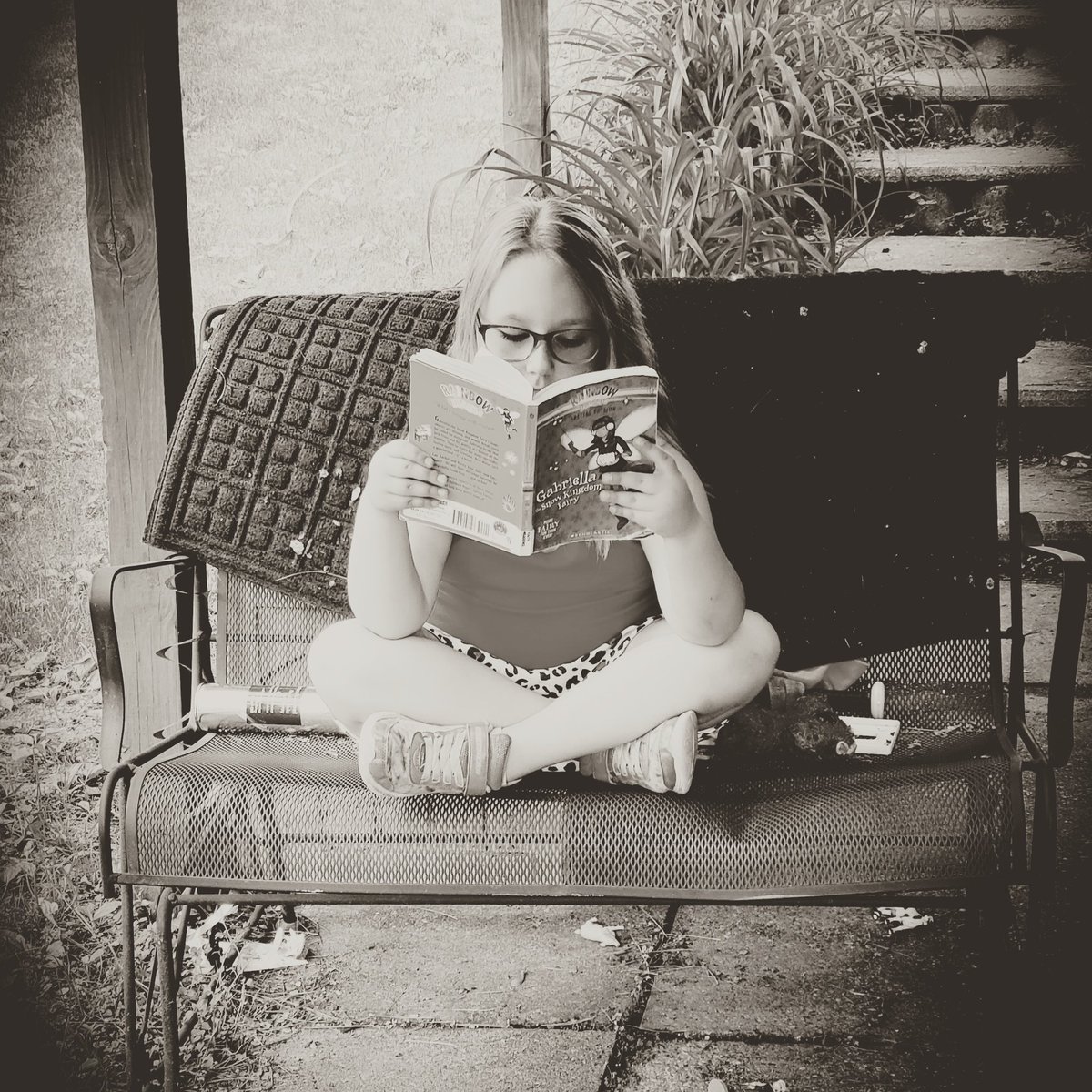 SBdreamer2016's tweet photo. I wish I could let her sit outside and read all night long. Though with all of the mosquitoes she sadly cannot do that. Would love the chance to try #dynatrap to keep them all away! #Tryazon #DynaTrap @Tryazon @DYNATRAP Fingers crossed I get picked for the party. https://t.co/Atqqw1DBp4