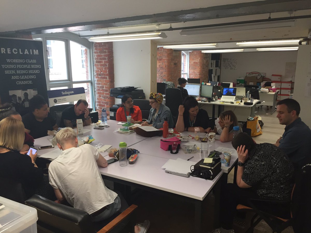 BBainbridge2021's tweet photo. Flexing the old facilitator muscles today at our team meeting, with a session on Leadership #HowWeLead #HerosDontAlwaysWearCapes #PractiseWhatWePreach https://t.co/MbOAGgVjCY
