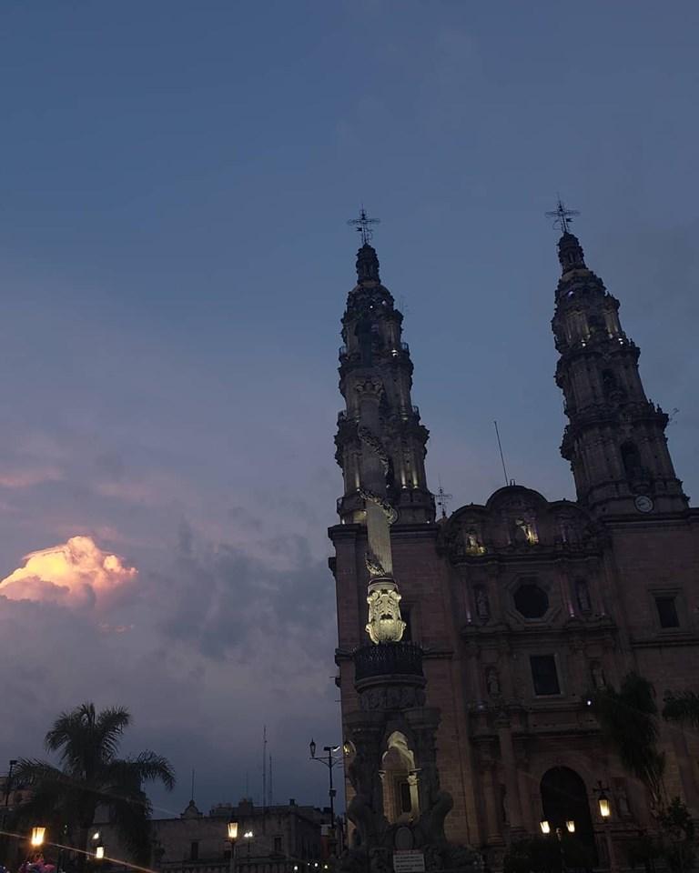 CucalaMir's tweet photo. VIVA CRISTO REY.

Anocheceres #SJDL #travelmexico🇲🇽 — en San Juan de los Lagos, jal., mexico. https://t.co/mtZU47rsbW