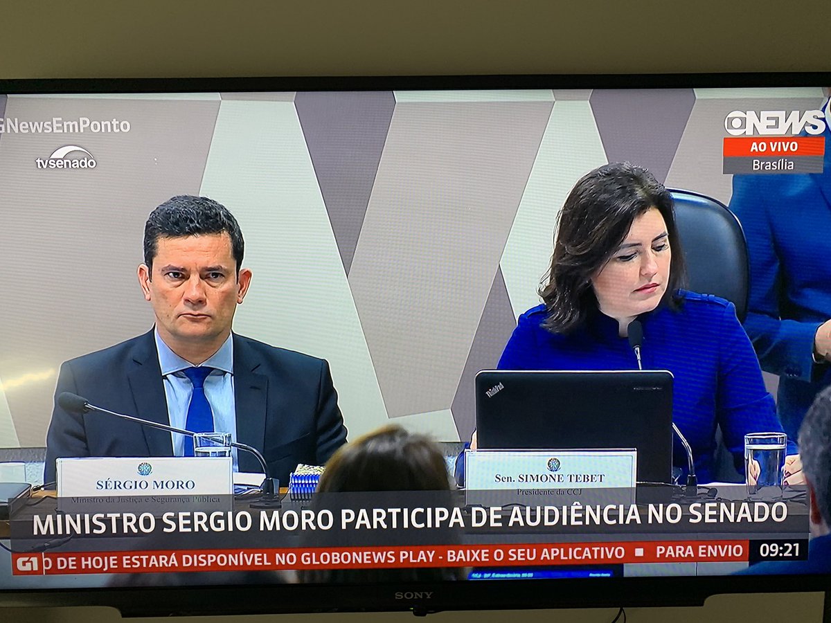 DireitaBrasil's tweet image. Vai começar o circo! O cara que mudou os rumos da nação, prendeu poderosos até então intocáveis, devolveu BILHÕES aos cofres públicos, agora se vê convocado a “prestar esclarecimentos” à Comissão de Justiça do Senado. 

Vergonha desse país! #SenadoVergonhaDoBrasil
