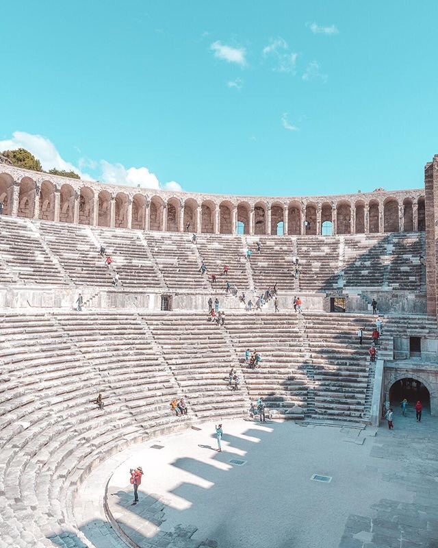 TC_AsuncionBE's tweet photo. Aspendos es uno de los mejores teatros del mundo. Sí “es". Los conciertos todavía se tocan aquí, 2.000 años después, con una acústica sin precedentes en el teatro moderno. #Historia #Teatro #Anciente
📷 baya_iyi / IG
#Turquía
@Turkey_Home of #Antalya #Aspendos https://t.co/18gXBlVeXy