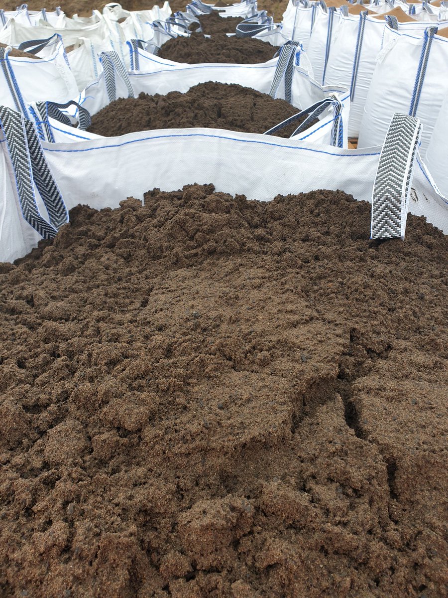 MansfieldSand's tweet photo. Bulk bagged Rootzones and Sand Compost. Golden Gravel. Top Dressing.Moist Dressing sand and Sports Sands all made to order and can be shipped all over the country. 
#mansfieldsand #rootzones #quickdelivery https://t.co/1sbu9Mm6G1