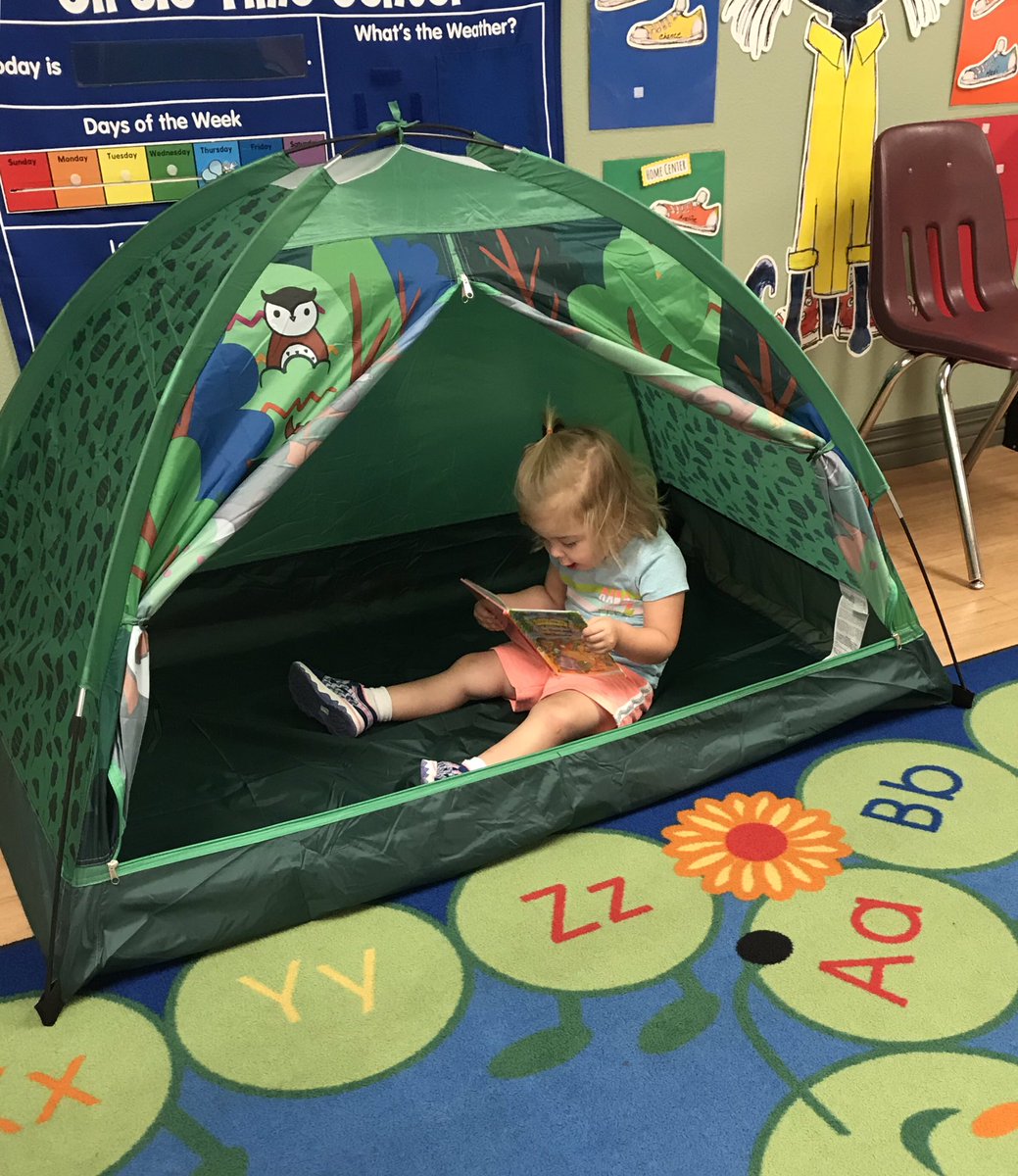 My little bumble bee loves reading books #summerattheECDC <a href="/GCISDECDC/">ECDCRoos</a>