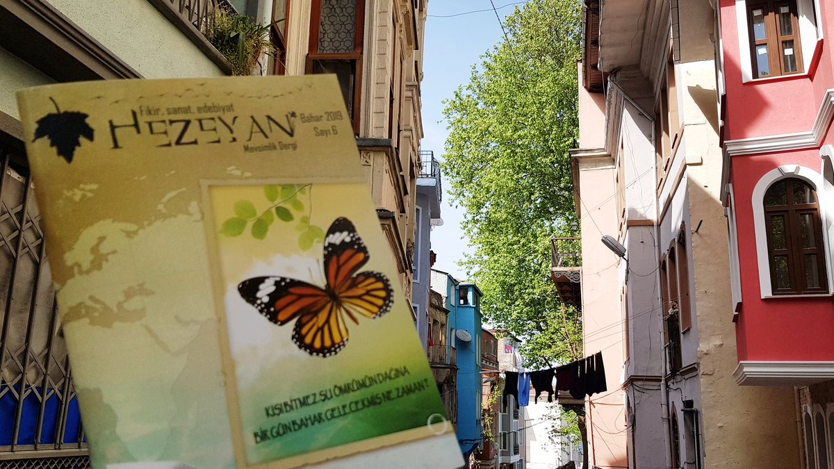 🍁
"Sokaktayım, kimsesiz bir sokak ortasında;
Yürüyorum, arkama bakmadan yürüyorum."
#NecipFazılKısakürek