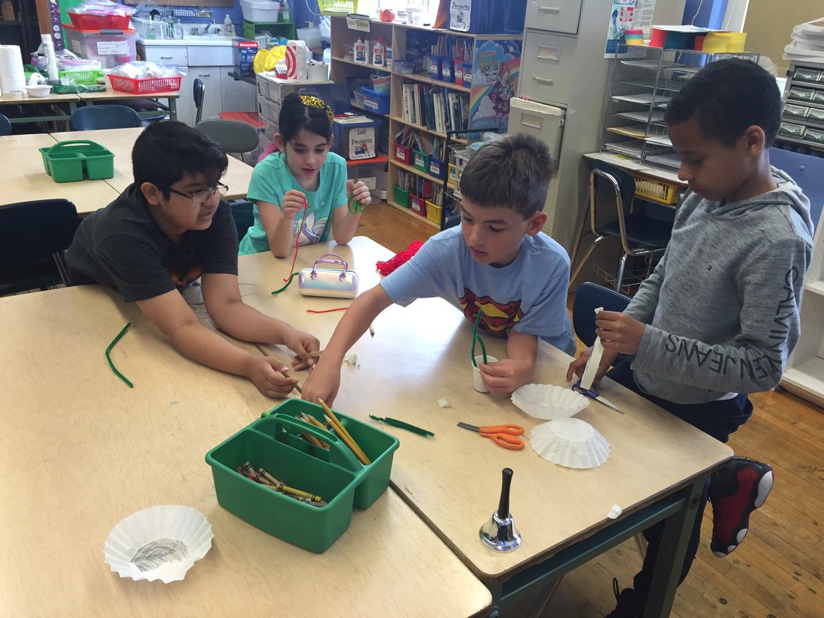 MrsSimmons159's tweet photo. Parachute STEM with 255! #159scientists #futureengineers @PS159_Q https://t.co/Fm9rjFnBgl
