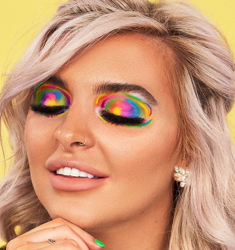 Tie dye vibes 🌈🌀 Head over to our YT to watch our queeeen hartyyy create this UNREAL look 🤩⚡ bit.ly/2ZCT2V1

#BEAUTYBAY