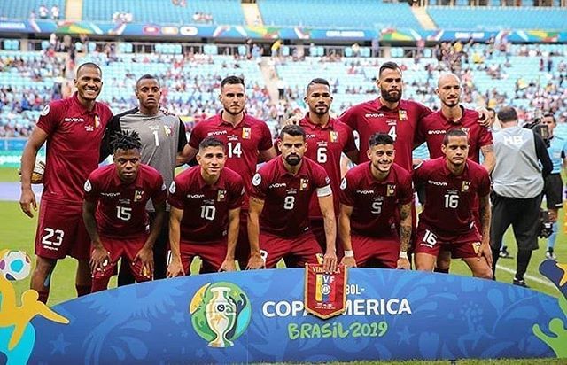 DeporteFenix's tweet photo. Hoy amanecimos de VINOTINTO 🇻🇪😎 https://t.co/3J7x8PMPif https://t.co/pKSyGhfB8D