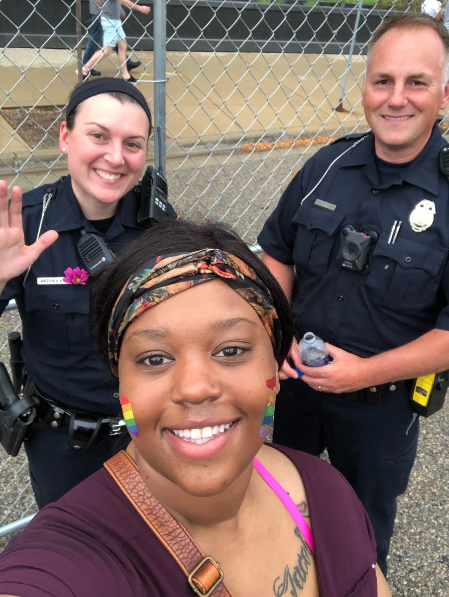GrandRapidsPD's tweet photo. Lots of rainbows last weekend....in the sky and downtown GR at the Pride Festival. Some of our officers even had colorful socks of their own to show off! @GRPrideCenter
#GRPDpride
#OneContactOneConnection
#GRPrideFestival2019 https://t.co/bs0PYhzZvn